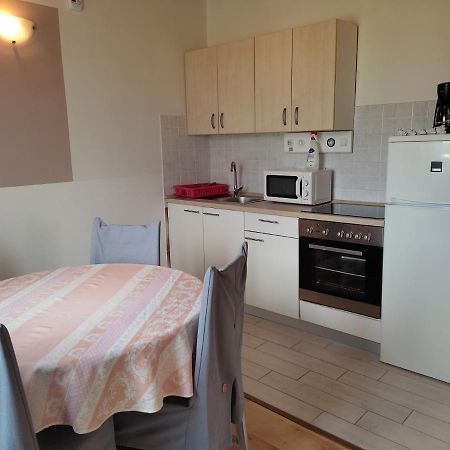 Apartment Arba 1 With Heated Pool Rab Town Exterior foto
